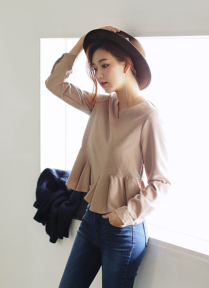 Vカットネックぺプラムクロップドブラウス・全3色・e45413