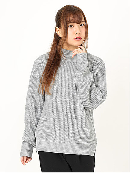 サイドスリットハイネックニット