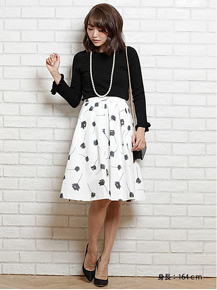 モノクロチューリッププリントタックスカート