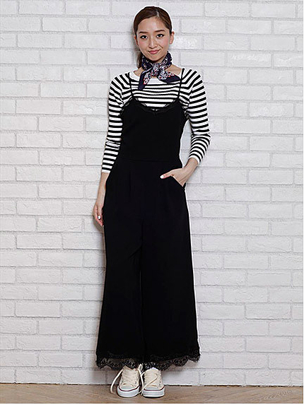 レース付きロンパース