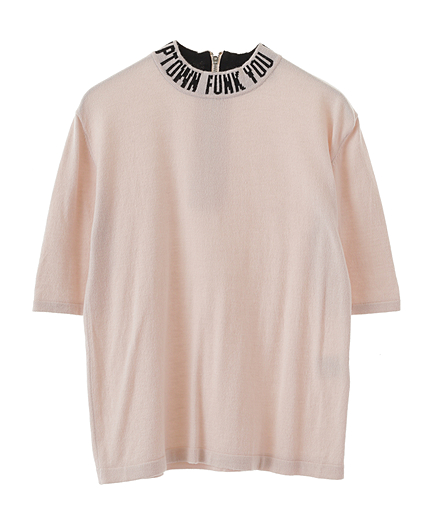 【GIRLY CASUAL】ハイネックロゴニットTOPS
