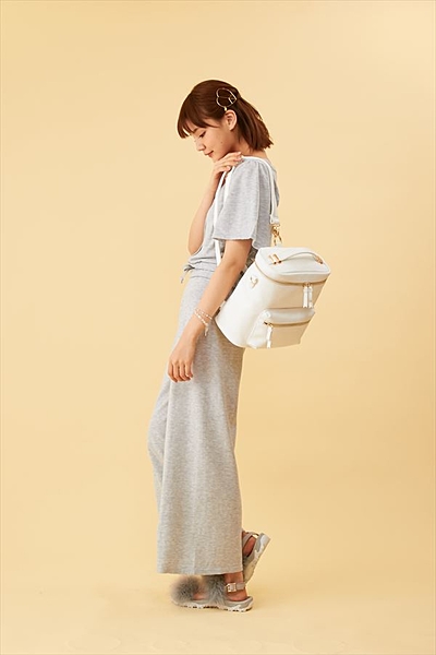 スクエアジップリュック