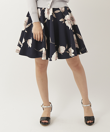 ペールトーンフラワーフレアスカート