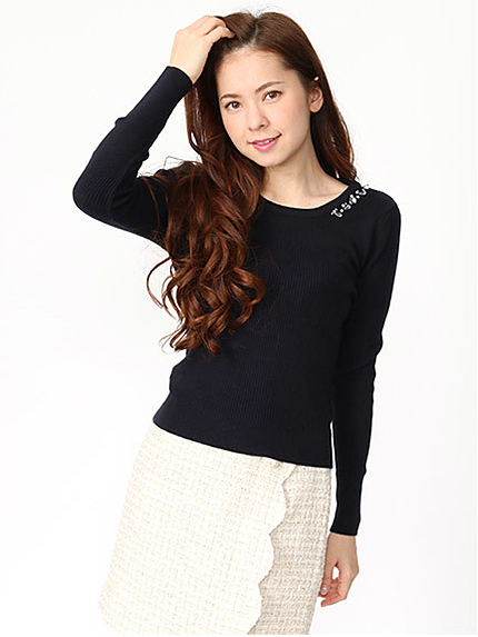 ネックサイドパーツ付きニット