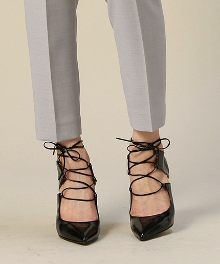 BY MARY CLAUD レースアップヒールパンプスо