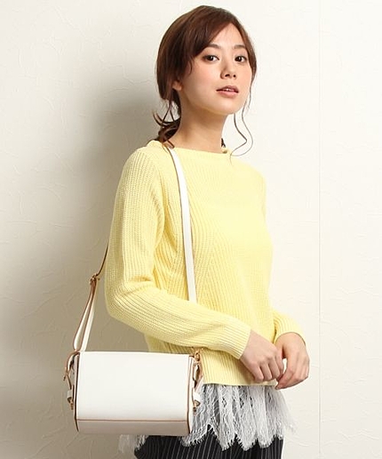 インナーツキボートネックニット