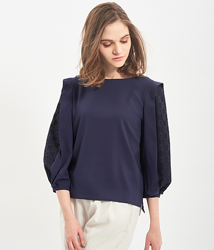 ボリューム袖インレースブラウス