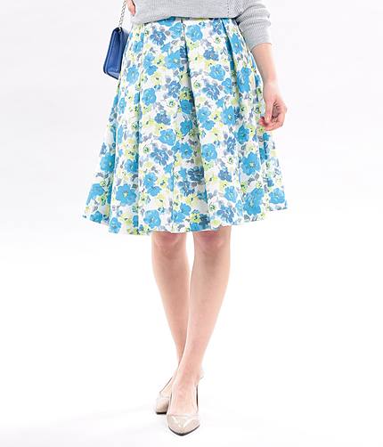 ぼかしフラワープリントスカート