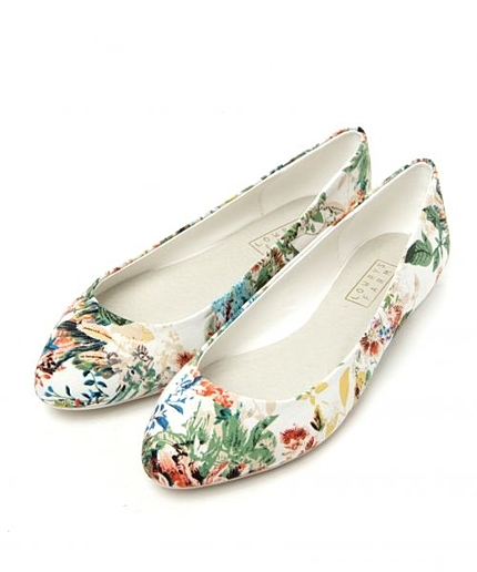 フラットパンプス