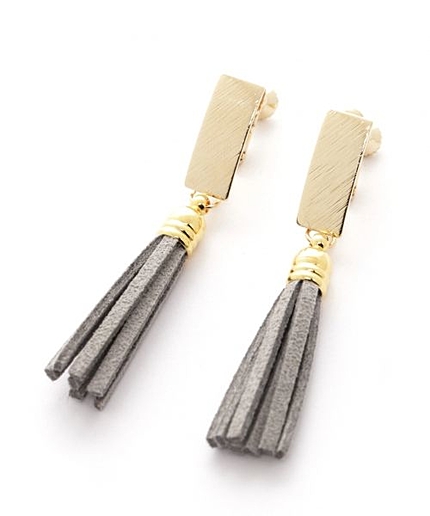 スウェードタッセルイヤリング