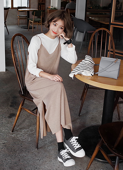 **雑誌lafarfa5月号掲載**Vネックスリットロングワンピース・全3色・b43609