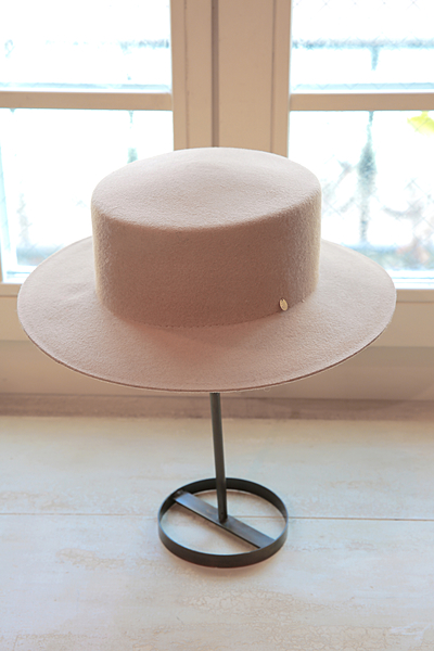 プレート付きカンカン帽