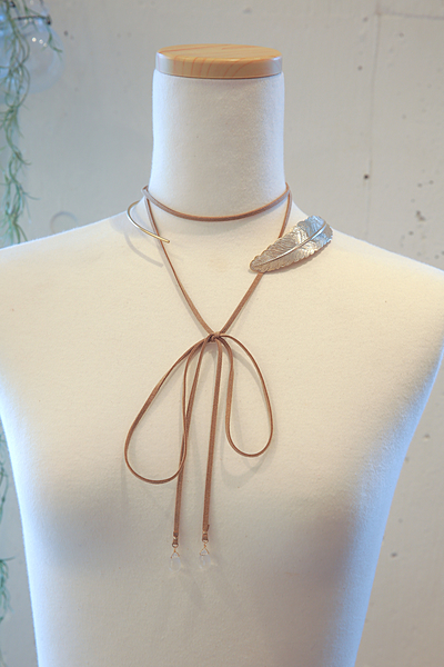 金属チョーカー×紐チョーカー