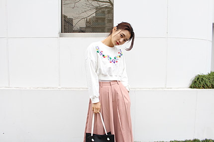 フラワー＆パール刺繍トップス