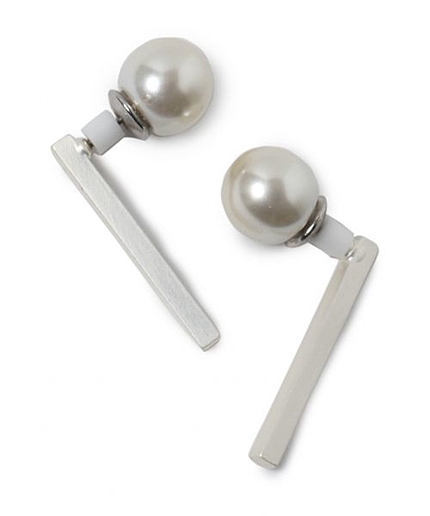 ラインバーピアス