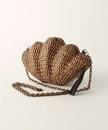 ＜KAYU（カユ）＞ ラフィア シェル クラッチ