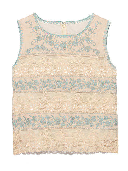 レース刺繍トップス