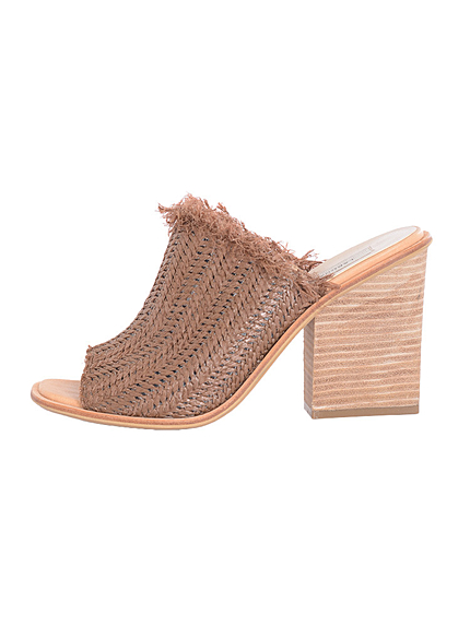 ストローフリンジclogサンダル