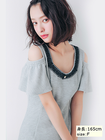 ショルダーホールワンピース