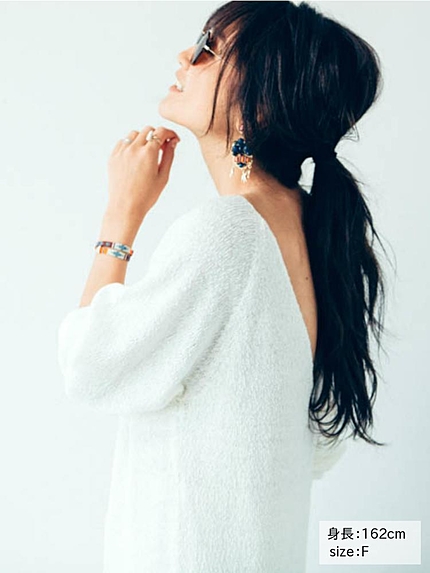 バックデザインニットワンピース