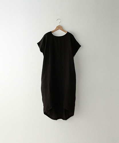 ＜BLACK CRANE＞PLEATED COCOON DRESS/ﾜﾝﾋﾟｰｽ