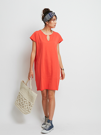 ネックカットフレンチスリーブワンピース