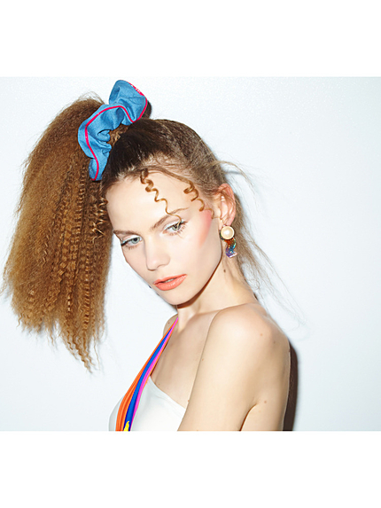 UNDULATING ACRYLIC PIERCE