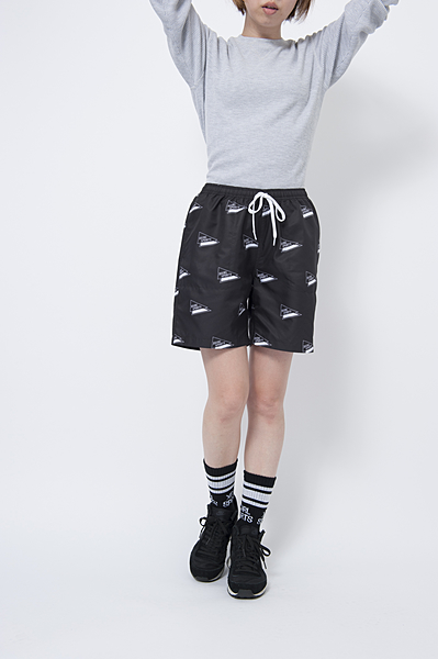 PERFORMANCE HALF SHORTS FLAGS