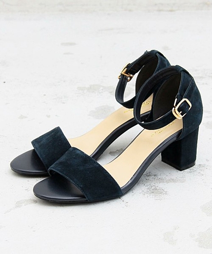 BY∵ スウェードアンクルストラップヒールサンダル