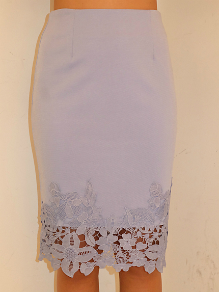 ヘムレースポンチミディスカート