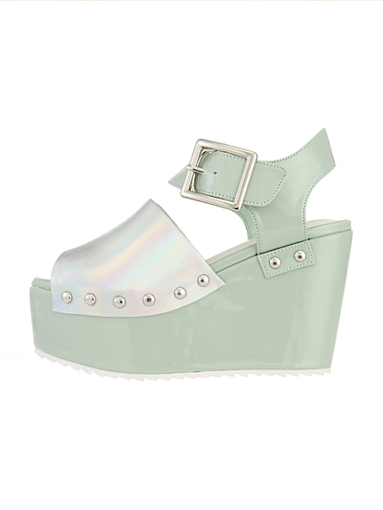 エナメル厚底サンダル