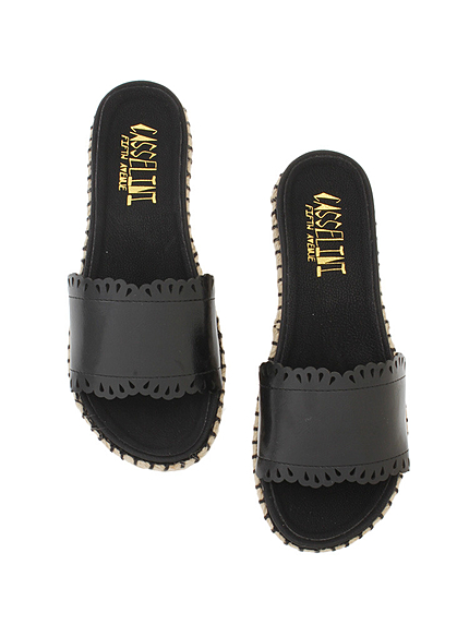 スカラップサンダル