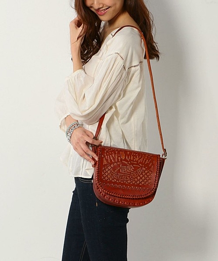 Casselini カービングポシェット