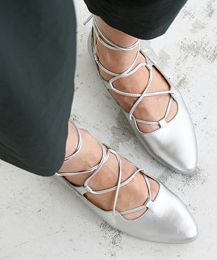 BY∵ レザーレースアップフラットパンプス◇：