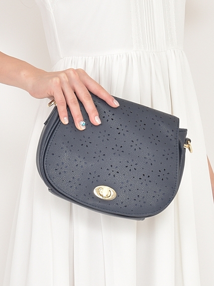 パンチングフラップポシェット