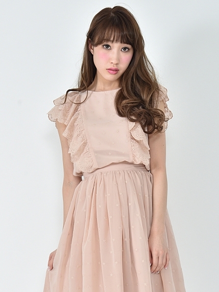 エンブロイダリーフリルブラウス