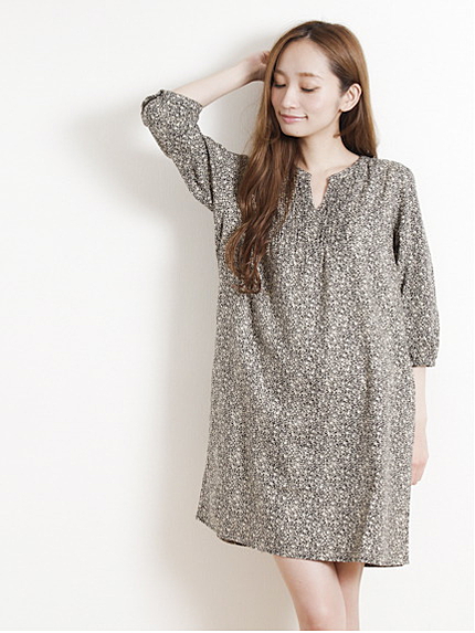 ・U単色フラワー7分袖ワンピース