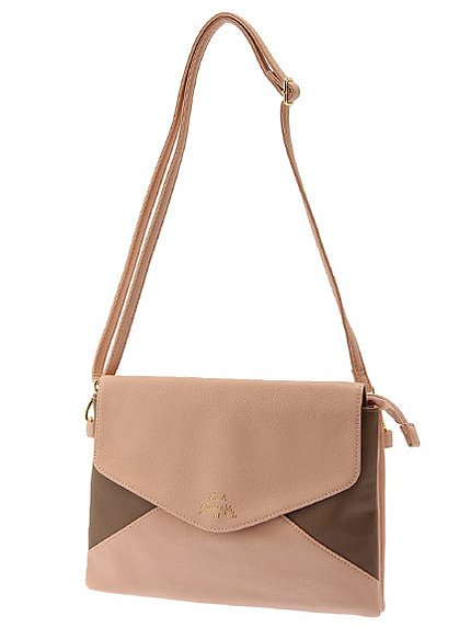 エンベロープストラップ付きバッグ