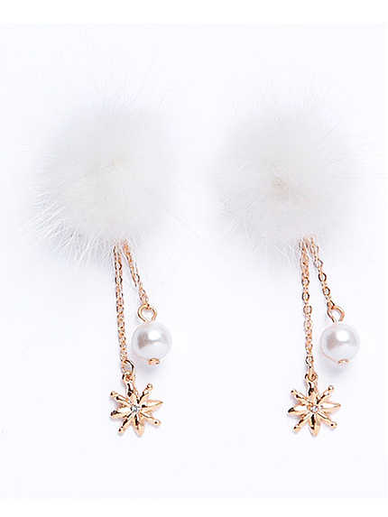 【CECIL BOOK掲載】スノーパールファーピアス