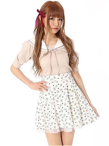 14.ＡＷ　クマ×ハート総柄フレアスカート