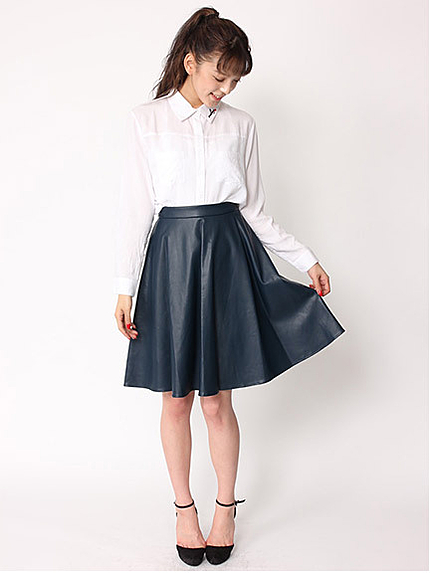 レザーフレアミディ丈スカート