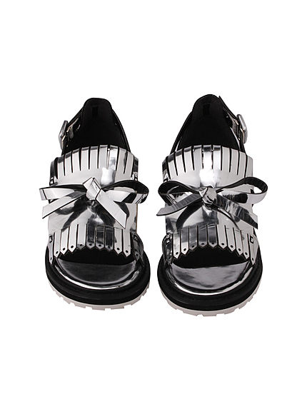 i-SOOKタッセル付きローファーサンダル