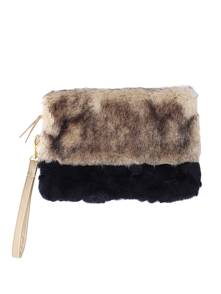 RUNWAY channel【casselini】フェイクファークラッチ　OWH