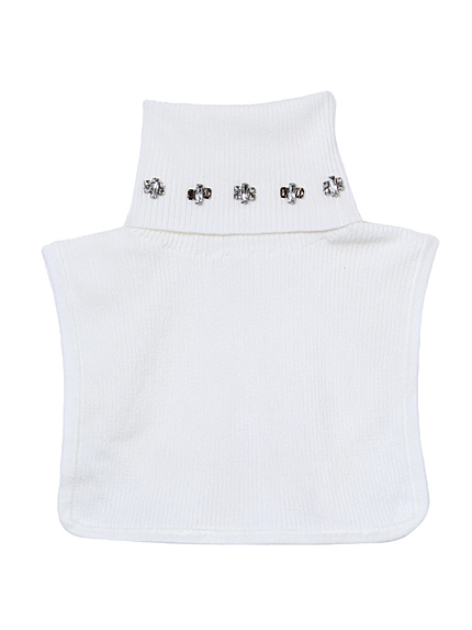 ビジューオーバータートルネック