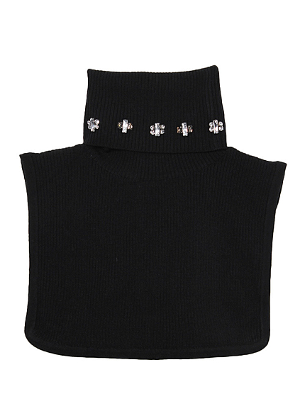 ビジューオーバータートルネック