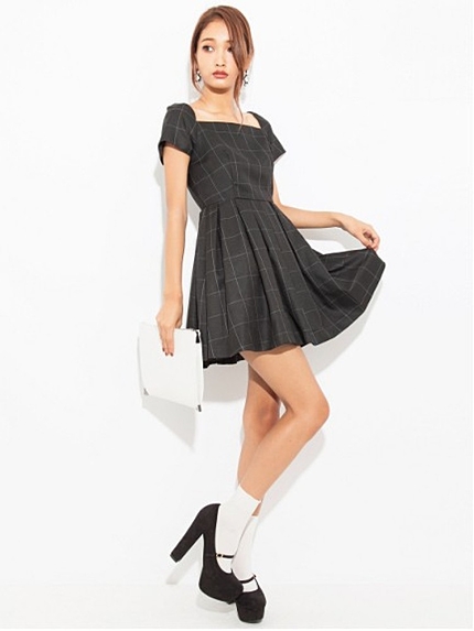 EMODABOXカラーデコルテフレアーOP