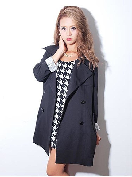 袖裏レーストレンチコート