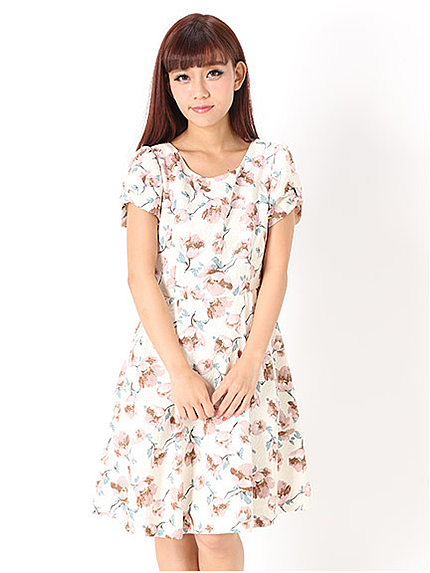 バックボタン花柄ワンピース
