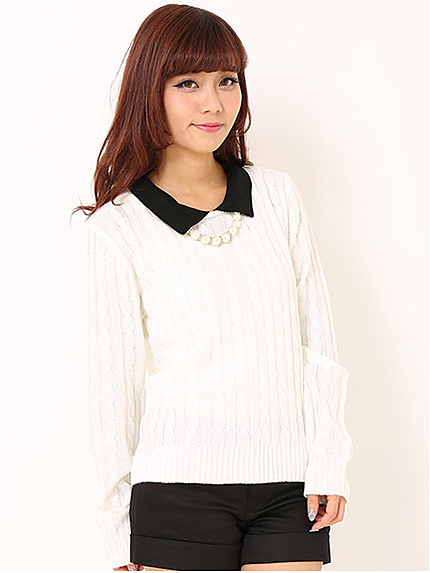 ネックレス付き重ね着風ケーブルニット