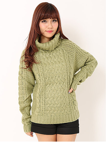 タートルネックケーブルニット
